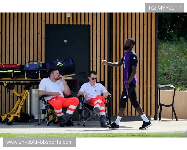 德甲球队在比赛日的出行方式与后勤安排